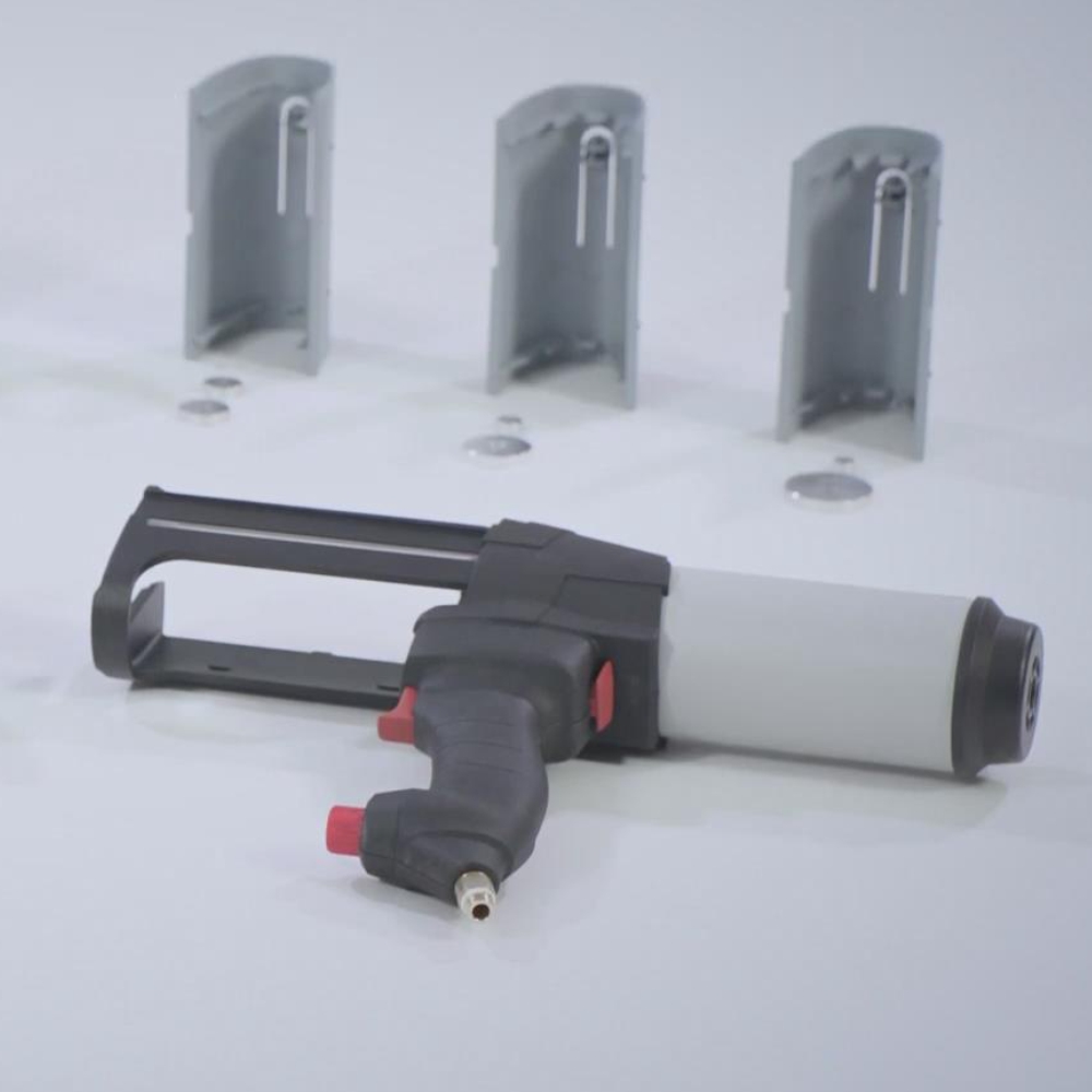Caulking Gun Dispensing - Pistolet à colle pneumatique à deux